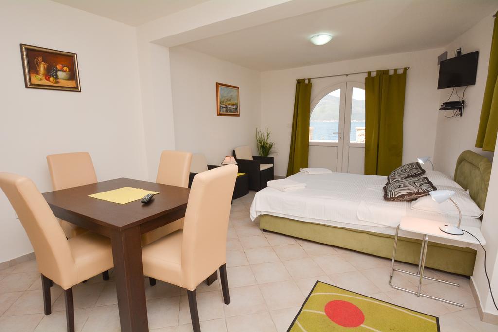 Leut Apartments Tivat Exterior foto