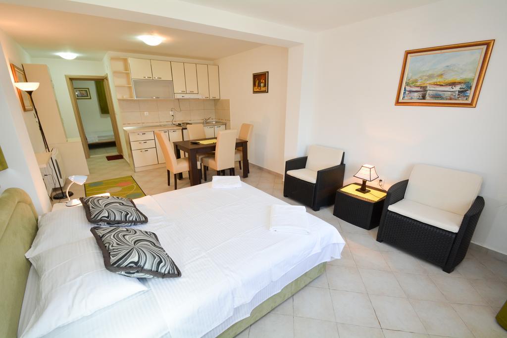 Leut Apartments Tivat Exterior foto